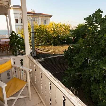 3 + 1 Duplex House In Büyükada